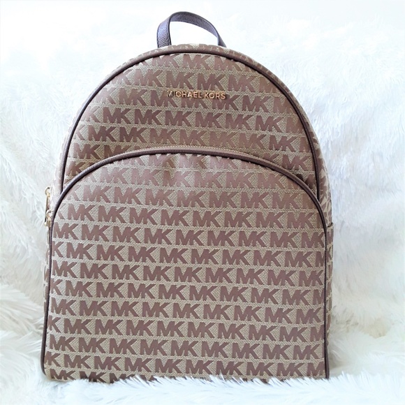 Michael Kors Handbags - 🧘‍🎒Michael Kors Large Jacquard School Bag Beige